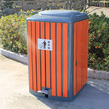 鋼木垃（lā）圾桶